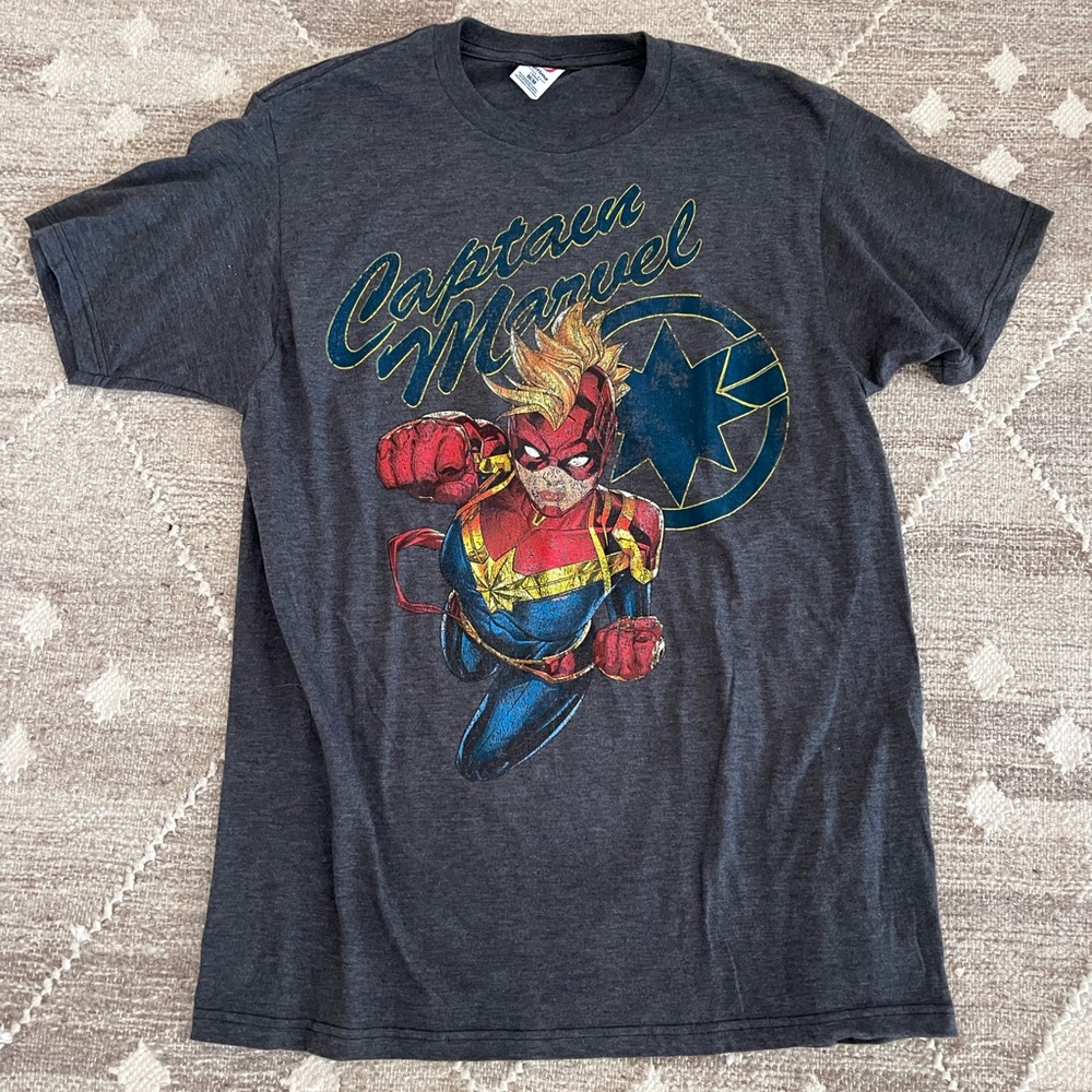 Captain Marvel female t-shirt, size medium, heather gray, GUC